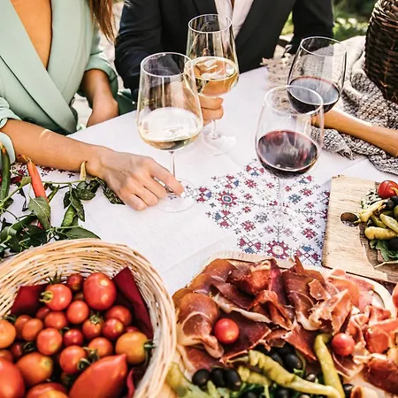 Hotel Heritage & Estate Raznjevica Dvori Ad 1307