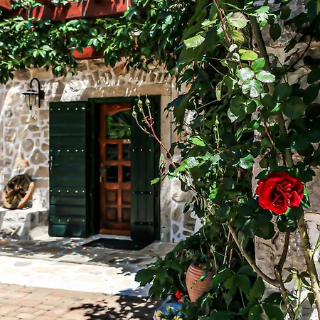 Heritage & Estate Raznjevica Dvori Ad 1307 Szálloda Polača