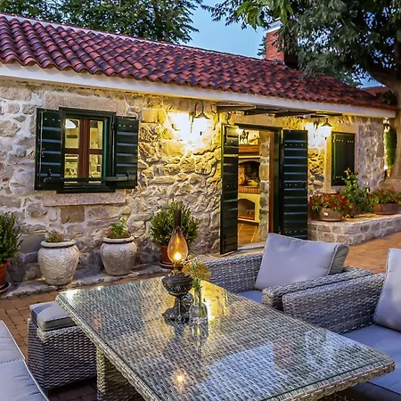 Heritage & Estate Raznjevica Dvori Ad 1307 Polaca