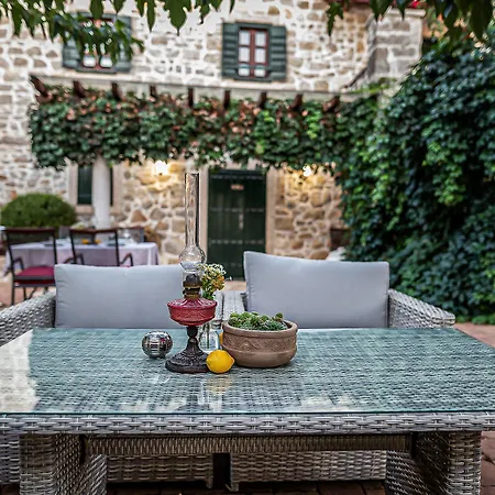 Heritage & Estate Raznjevica Dvori Ad 1307 Hotel Polaca