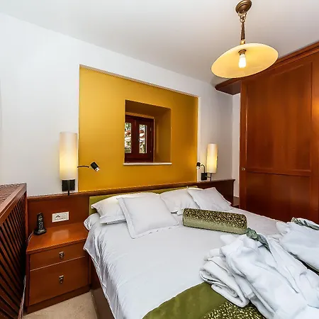 Heritage & Estate Raznjevica Dvori Ad 1307