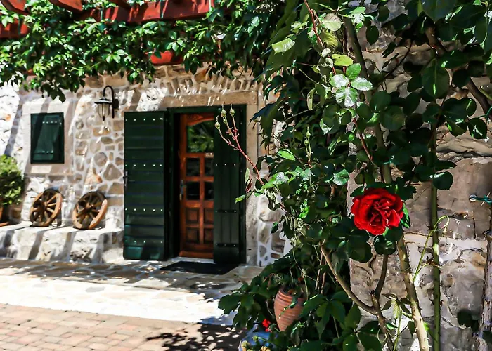 Heritage & Estate Raznjevica Dvori Ad 1307 Otel Polaca