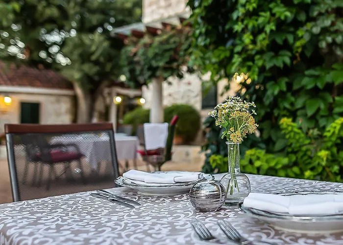 Heritage & Estate Raznjevica Dvori Ad 1307 Polaca