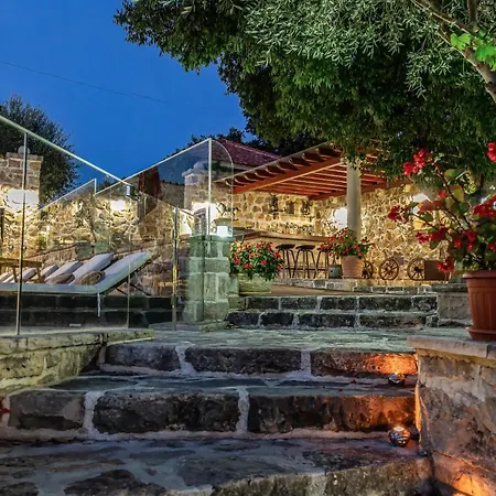 Heritage & Estate Raznjevica Dvori Ad 1307 Hotel Polaca