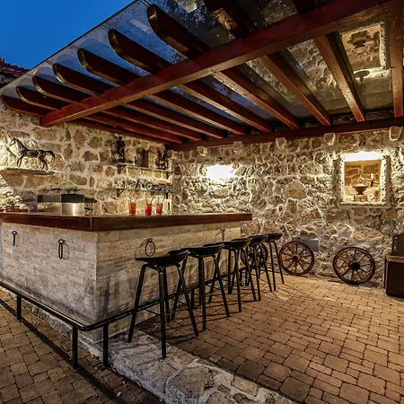 Heritage & Estate Raznjevica Dvori Ad 1307 Hotel Polaca