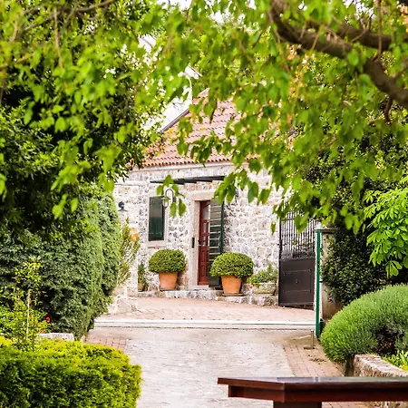 Hotel Heritage & Estate Raznjevica Dvori Ad 1307 Polaca