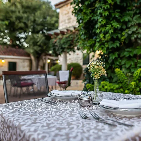 Heritage & Estate Raznjevica Dvori Ad 1307 Polaca