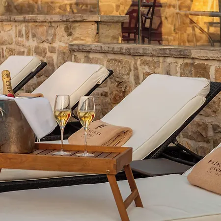 Heritage & Estate Raznjevica Dvori Ad 1307 Otel